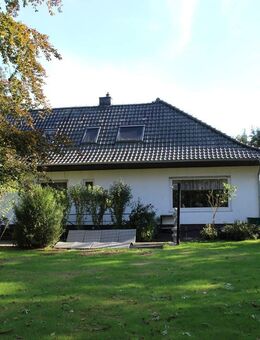 Freistehender Winkelbungalow mit gehobener Ausstattung . - Bücken