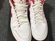 Nike Air Jordan 1 Mid SE Lobster | Größe 44 | weiß/Rot | OVP& leicht gebracuht - Meerbusch