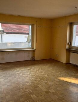 Geräumige 4 Zimmerwohnung mit Balkon 98 qm an große Familie oder WG oder Handwerker zu vermieten - Nürnberg