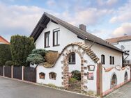 Einzigartiges Haus zentral in Weil: 2 Garagen, separate Wohnung, Ausbaureserve! - Weil (Rhein)