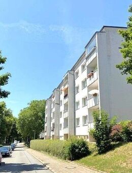 ++SONNIG-MIT VERGLASTEN WEITBLICK-BALKON!++ 3.-ZI.-KÜ(mit EBK) & renovierten BAD!++Komplett modernisiert+ gut gedämmt+ Fernwärme ab 2025! - Gera