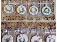 runde Deko Anhänger mit Wellenrand Lavendel Eukalyptus im Organza Säckchen Keraflott - Rheinbach