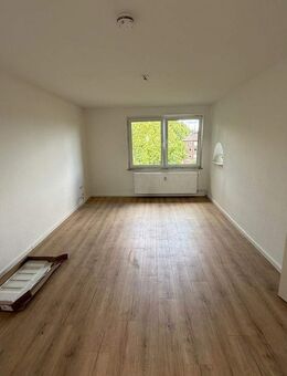 Sehr schöne sanierte 3 Zimmer Wohnung in Duisburg zu vermieten - Duisburg