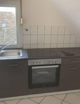 schöne, helle kleine DG-wohnung mit EinbauKüche/ Badewanne/teilmöbliert - Nürnberg
