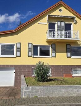 Sehr gepflegtes EFH mit Garten und 2 Garagen in ruhiger Top-Lage - Gückingen