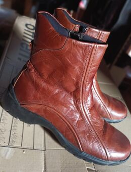 Damen Marken-Schuhe Gr. 39 echt Leder! VIELE NEU! Stiefeletten Stiefel Ballerinas Turnschuhe Riemchen-Sandaletten Slipper Schnürschuhe hohe Sneaker Weihnachtswichtelschuhe Marken AFIS CAPRICE IDEAL-SHOES MARITIM RIEKER LIVA-LOOP LORENZETTI LA BOTA ... - Schladen-Werla