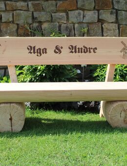 Gartenbank aus Lärche mit Gravur. Hochzeitsgeschenk. Rentnergeschenk. Weinachtsgeschenk. - Steyerberg