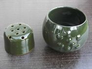 Keramik Übertopf Blumentopf +Steckeinsatz 13 Löcher grün Deko zus. 7,- - Flensburg