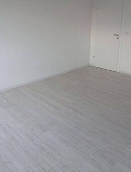 Große helle 2-Zi-Wohnung, sehr ruhig mit neuem Bad, Balkon und Einbauküche in zentraler Lage - Bückeburg