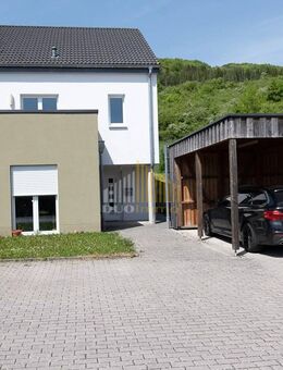 Moderne Duplex-Eigentumswohnung mit 116?m² in Echternacherbrück - Ruhige Lage mit traumhaftem Weitblick, 3 Stellplätzen & Carport - Echternacherbrück