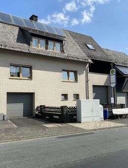 Eiershausen: Gepflegtes Wohnhaus mit 2 Wohneinheiten und großem Garten - Eschenburg