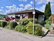 Ruhige Lage - toller Blick! Freistehender Bungalow mit großer Einliegerwohnung - Holzgerlingen