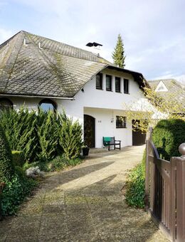 Isernhagen HB - Großzügige Villa im Splitlevelstil auf großem Grundstück - Isernhagen