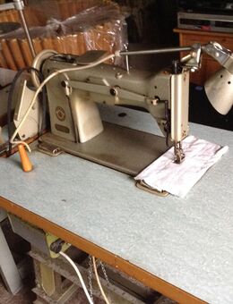 Pfaff Nähmaschine mit Arbeitstisch - Schönefeld