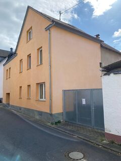 Typisches Moselhaus im Ortskern von Koblenz Lay mit viel Wohnfläche und in einem guten Zustand