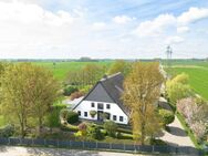 Reetgedecktes Landgut mit zwei Wohneinheiten und XXL Garage - Seester