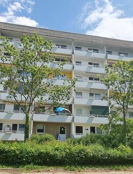 Familienfreundliche 3-Raum-Wohnung mit Loggia in Schönau. - Leipzig