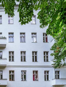 Großzügige Dachgeschosswohnung mit Terrasse & Einbauküche - Berlin