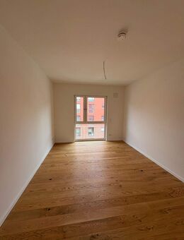 Helle Etagenwohnung mit offener Küche - Berlin