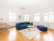 FRISCH RENOVIERT, MÖBLIERT & SOFORT BEZUGSFREI! // Helle 3-Raum-Wohnung mit Loggia & Stellplatz - Leipzig