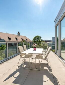 Fantastisches Penthouse mit luxuriöser Holzrausch-Ausstattung und Panorama-Dachterrasse - München