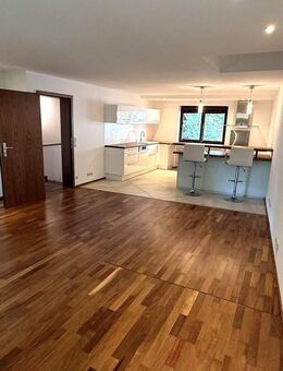 4-Zimmer-Wohnung im Münchner Westen - große Wohnküche, Balkon, WG-tauglich, frisch renoviert - Planegg