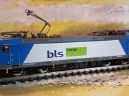 Spur N, Fleischmann 877386: E-Lok bls cargo BR185 525-3 "Angel Trains" - Bern