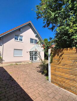 Modernes Einfamilienhaus (energetisch modernisiert 2025) mit PV-Anlage + Stromspeicher, Pelletheizung, Wallbox, Sauna - Wendelstein