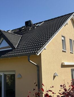 Doppelhaushälfte mit Carport, Erstbezug nach Sanierung - Bad Köstritz
