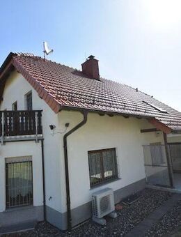 Wohngebäude mit Doppelgarage und Grundstück - Heidenau (Sachsen)
