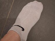 Verschiedene getragene Socken - Trier