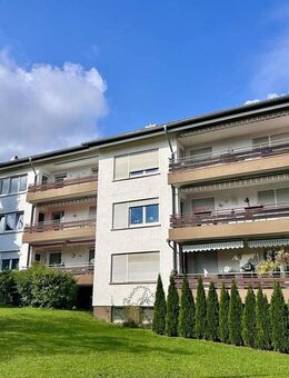 Helle 4-Zimmer Wohnung mit großem Südbalkon, Einbauküche, Garage und reichlich Stauraum - Ebersbach (Fils)