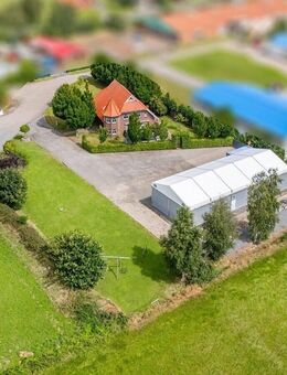 Exklusives Wohnen mit Gewerbepotenzial - 217?m² Wohnhaus + 250?m² Halle - Blomberg (Niedersachsen)