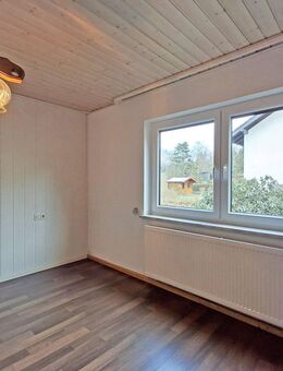 Charmantes Einfamilienhaus mit Garten und Garage im Frankenwald - Ludwigsstadt