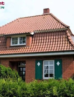 Ein stilvolles Einfamilienhaus mit Nebengebäude - Ihlow (Niedersachsen)