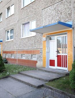 Perfekt ... Drei - Raum - Wohnung in der 1. Etage! - Neubrandenburg