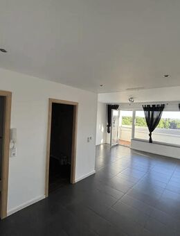 1,5-Zi-Apartment _ ein eigenes Reich über den Wolken - Hattersheim (Main)