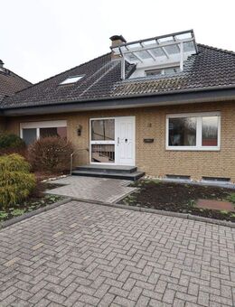 Charmante 3-Zimmer Dachgeschosswohnung mit Einbauküche und Balkon - Bad Rothenfelde