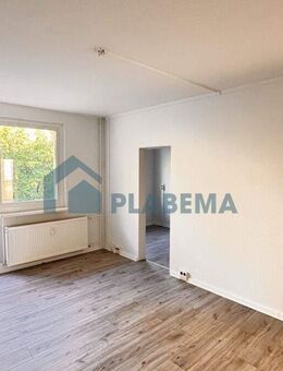 2 Zimmer- Wohnung, Balkon, wird frisch renoviert, neue Einbauküche möglich - Schwerin