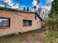 Bungalow und Garage auf großem Grundstück in Berlin-Karow - Berlin