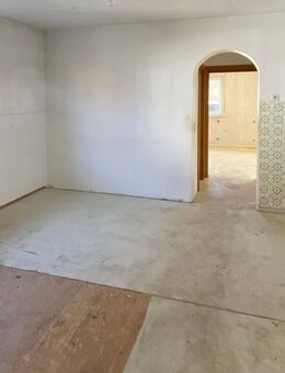 ZWEIFAMILIENHAUS MIT GARAGE, NEBENGEBÄUDE, CARPORT UND GARTEN IN NEUNKIRCHEN AM SAND OT SPEIKERN - Neunkirchen (Sand)