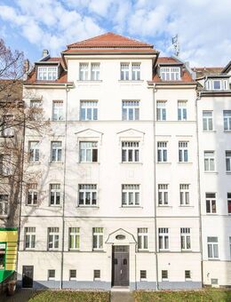 saniert I 2 Zimmer I Einbauküche I Balkon I Tageslichtbad mit Wanne - Leipzig
