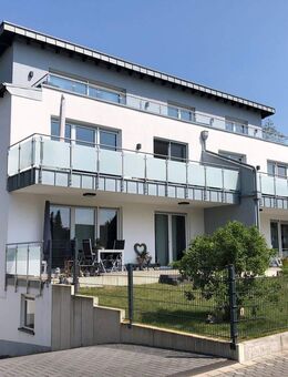 Hennef-Uckerath: BARRIEREFREIE 3 ZIMMER-WOHNUNG IN BESTLAGE MIT BALKON UND TG-STELLPLATZ, ca. 95 m² WFL. - Hennef (Sieg)