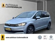 VW Touran, 1.5 TSI Move, Jahr 2022 - Luckenwalde