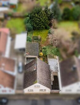 Sanierungsbedürftiges, freistehendes Einfamilienhaus mit schönem Garten und Ausbau-/Anbaureserven - Bischofsheim