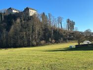 Marquartstein: Traumgrundstück in Ortsrandlage am Fuße der Burg - Marquartstein