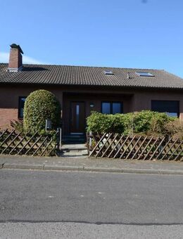 Großzügiges Einfamilienhaus Sommergarten und Garage * 7 Zimmer * 2 Bäder * G-WC * - Bergisch Gladbach