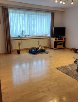 Gut geschnittene 3 Zimmer-Wohnung in Neu-Ulm Pfuhl mit Balkon und Einzelgarage - Neu Ulm