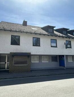 Wohn- u. Geschäftshaus mit ehemaliger Metzgerei und 1/2 Anteil an separatem Grundstück (Parkplatz) - Grub (Forst)