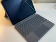 iPad Air M1 5. Generation (2022) + Apple Pencil 2 + Logitech Combo Touch – neuwertig in 6440